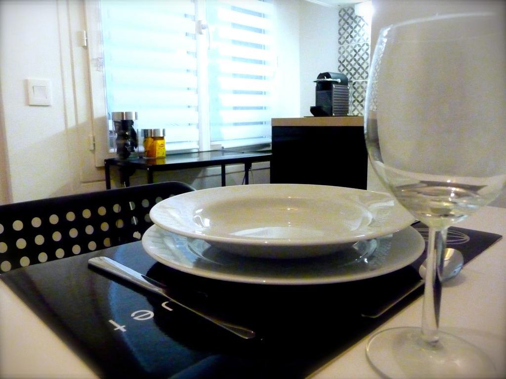 Duplex De Charme Au Coeur De Montmartre Appartement Parijs Kamer foto